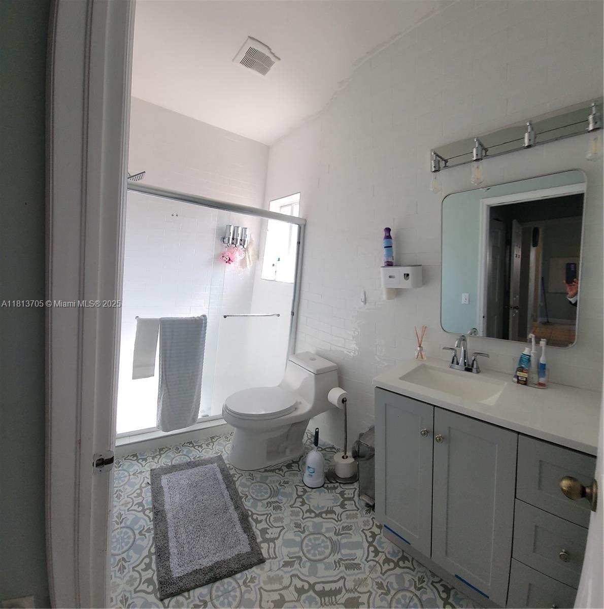 2501 Ne 41st Ter Property Photo 6