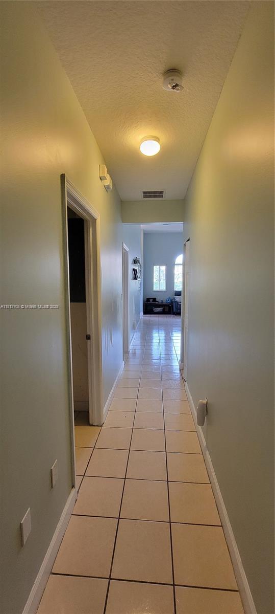 2501 Ne 41st Ter Property Photo 10