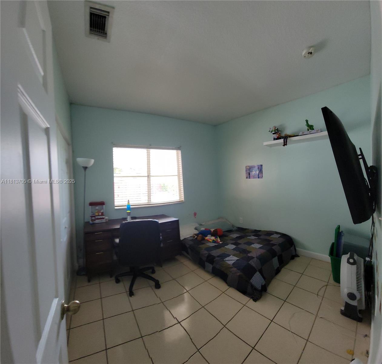 2501 Ne 41st Ter Property Photo 14