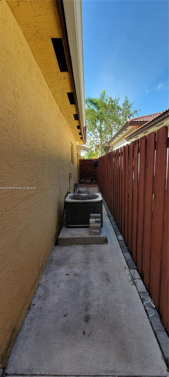 2501 Ne 41st Ter Property Photo 18