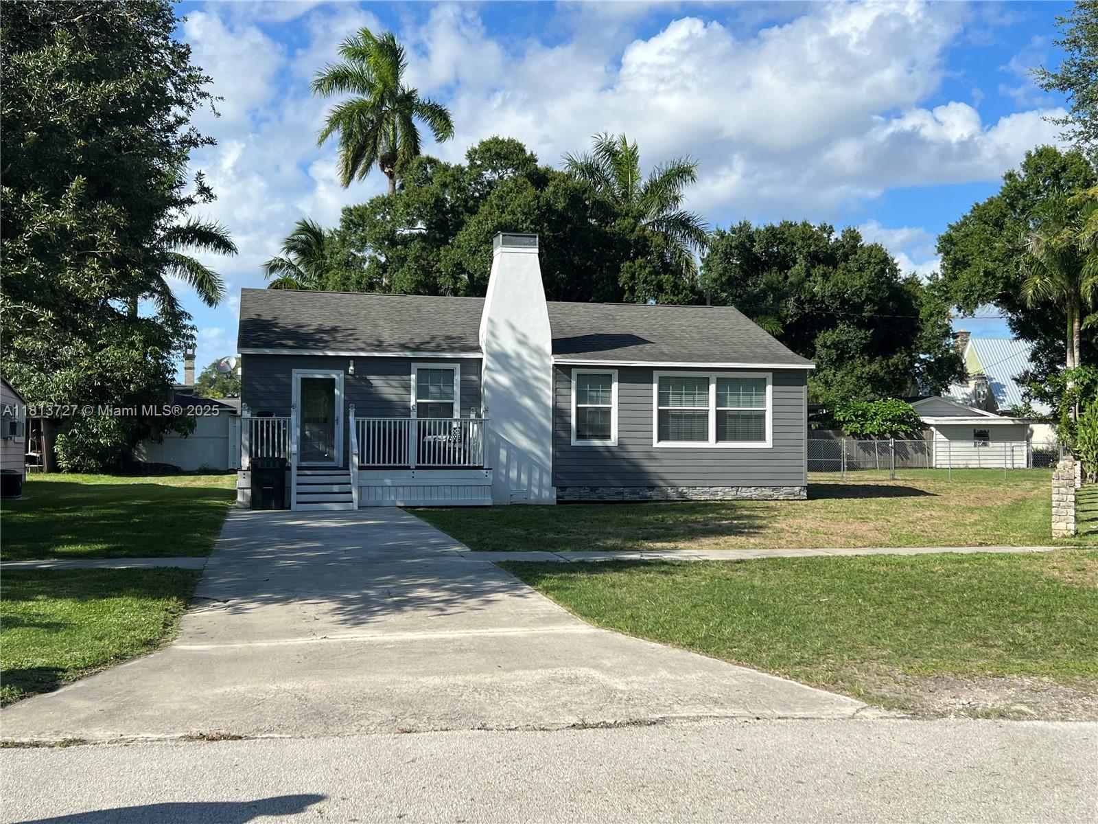 416 N Deane Duff Ave Property Photo 1