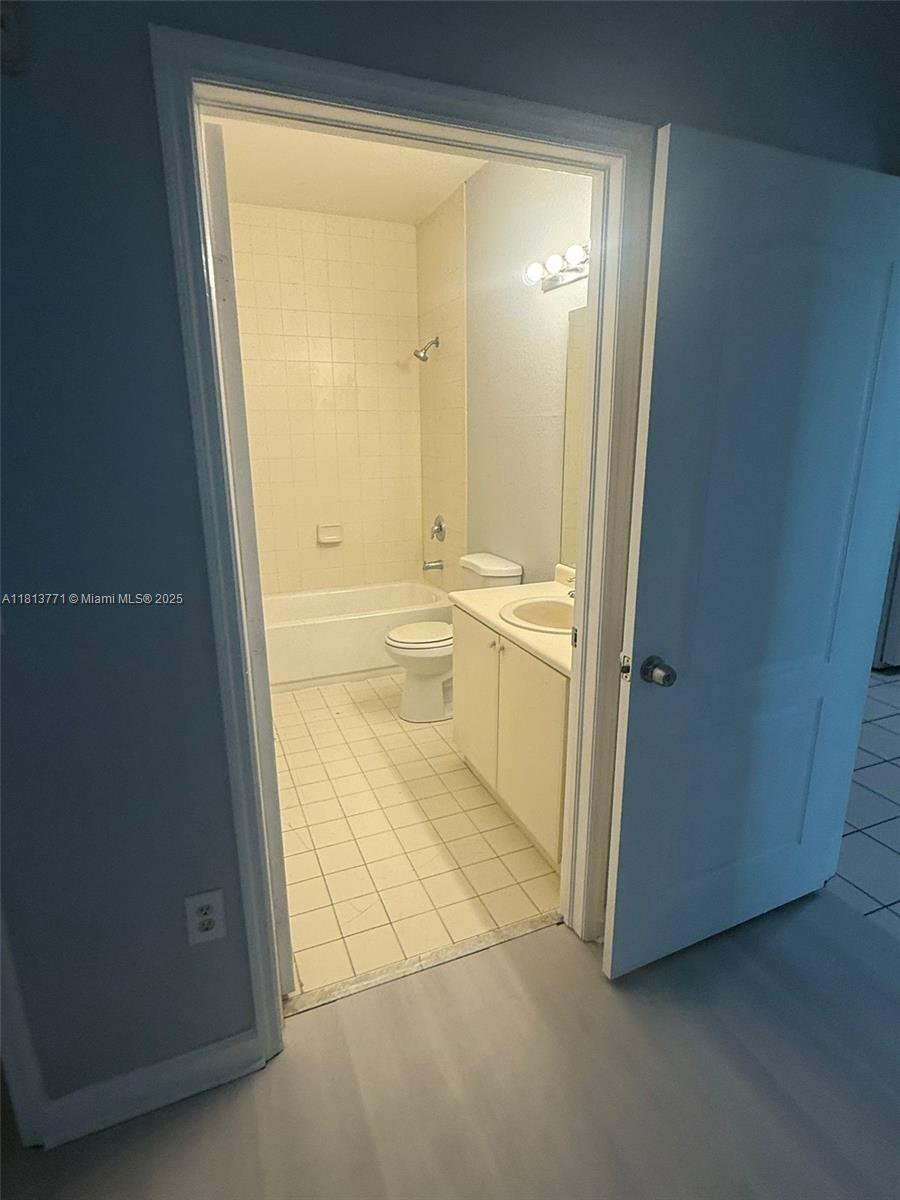 1656 Se 29th Ct 106 Property Photo 4