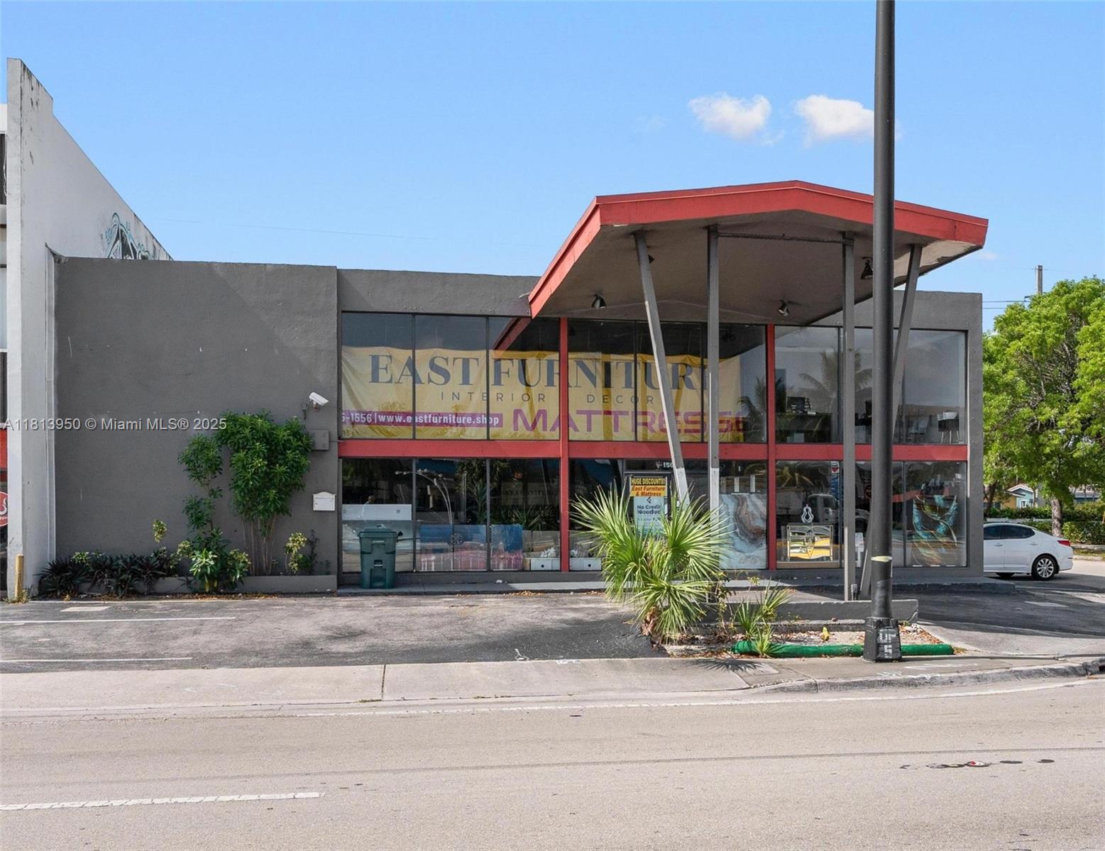 1500 E Commercial Blvd Property Photo 1