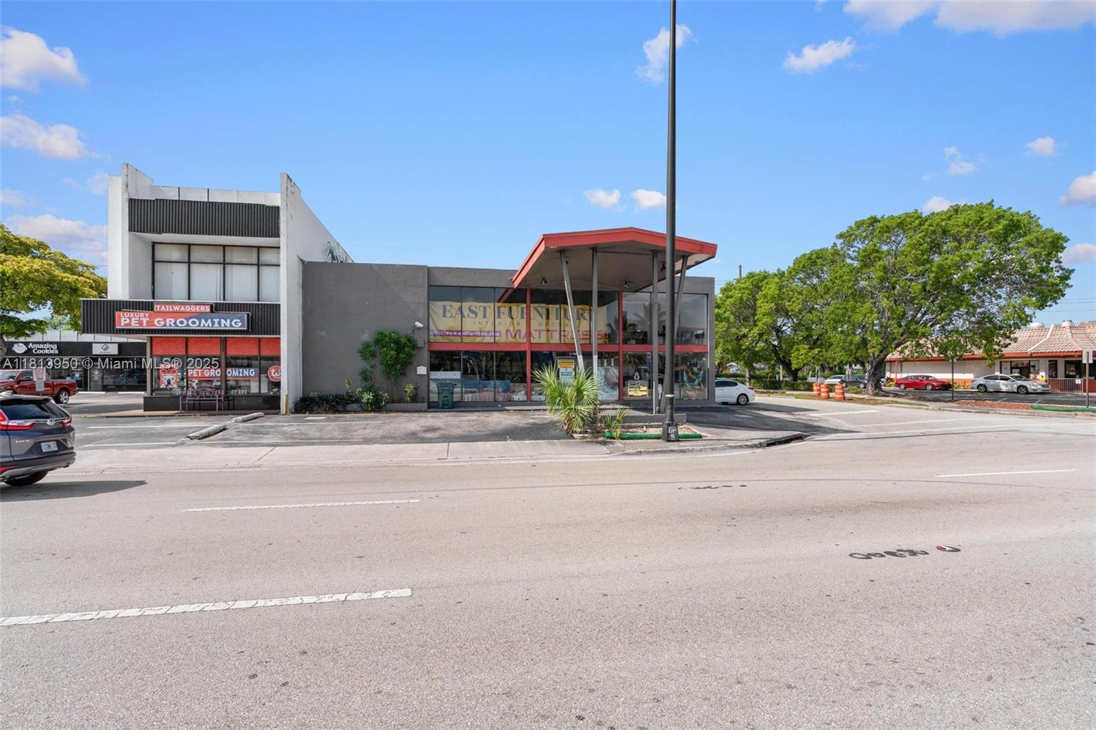 1500 E Commercial Blvd Property Photo 2
