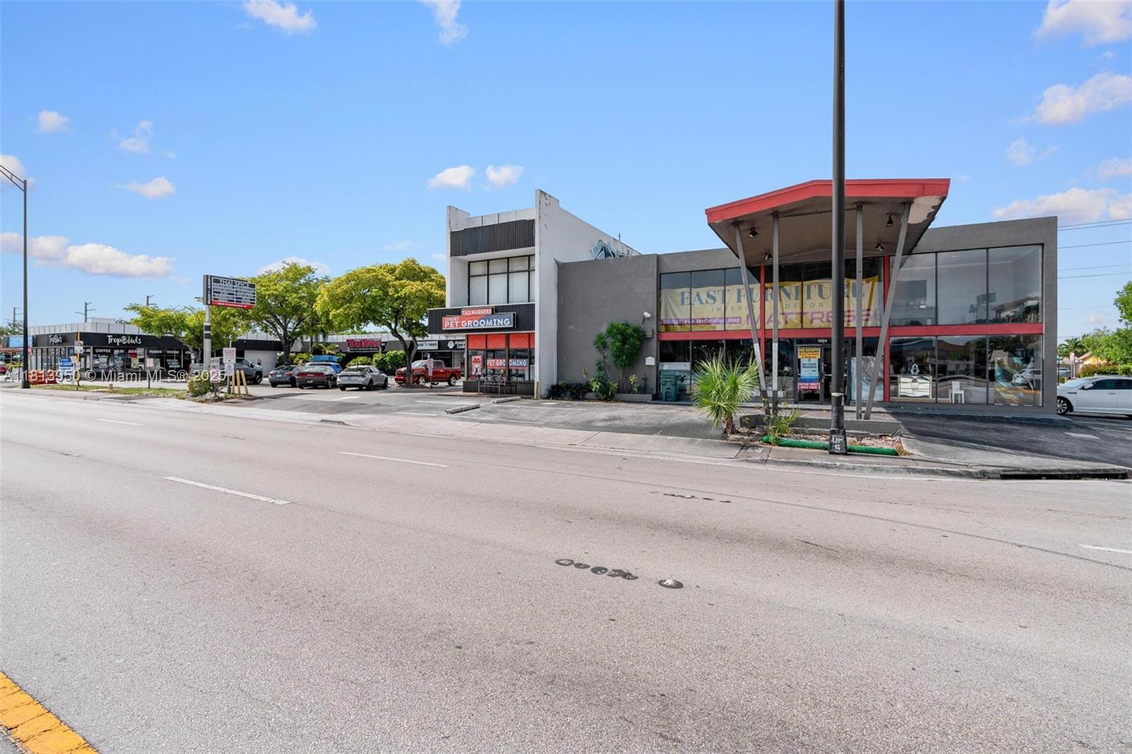 1500 E Commercial Blvd Property Photo 3