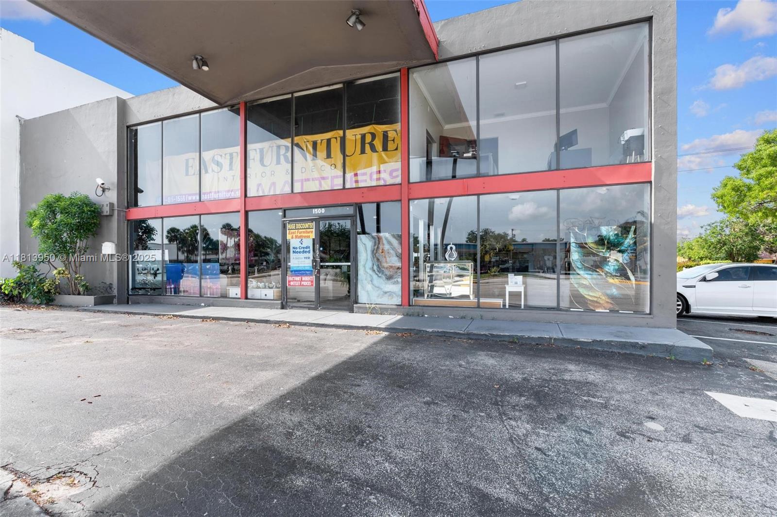1500 E Commercial Blvd Property Photo 4