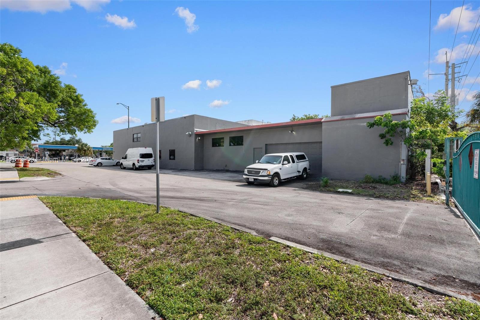 1500 E Commercial Blvd Property Photo 5