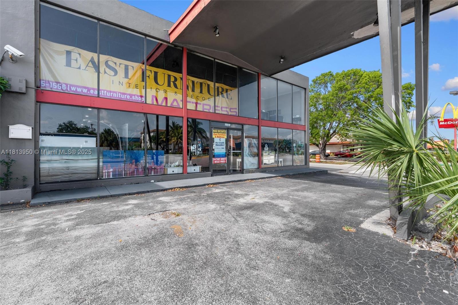 1500 E Commercial Blvd Property Photo 8