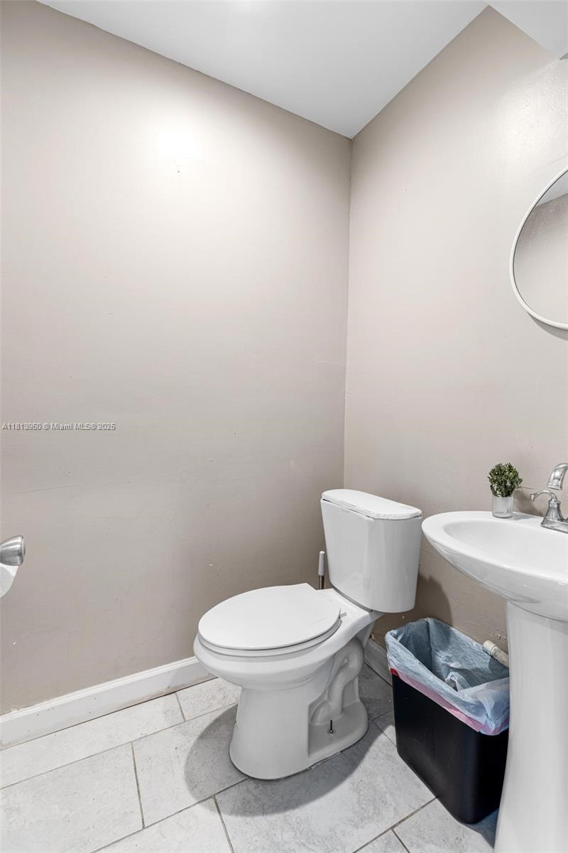 1500 E Commercial Blvd Property Photo 30