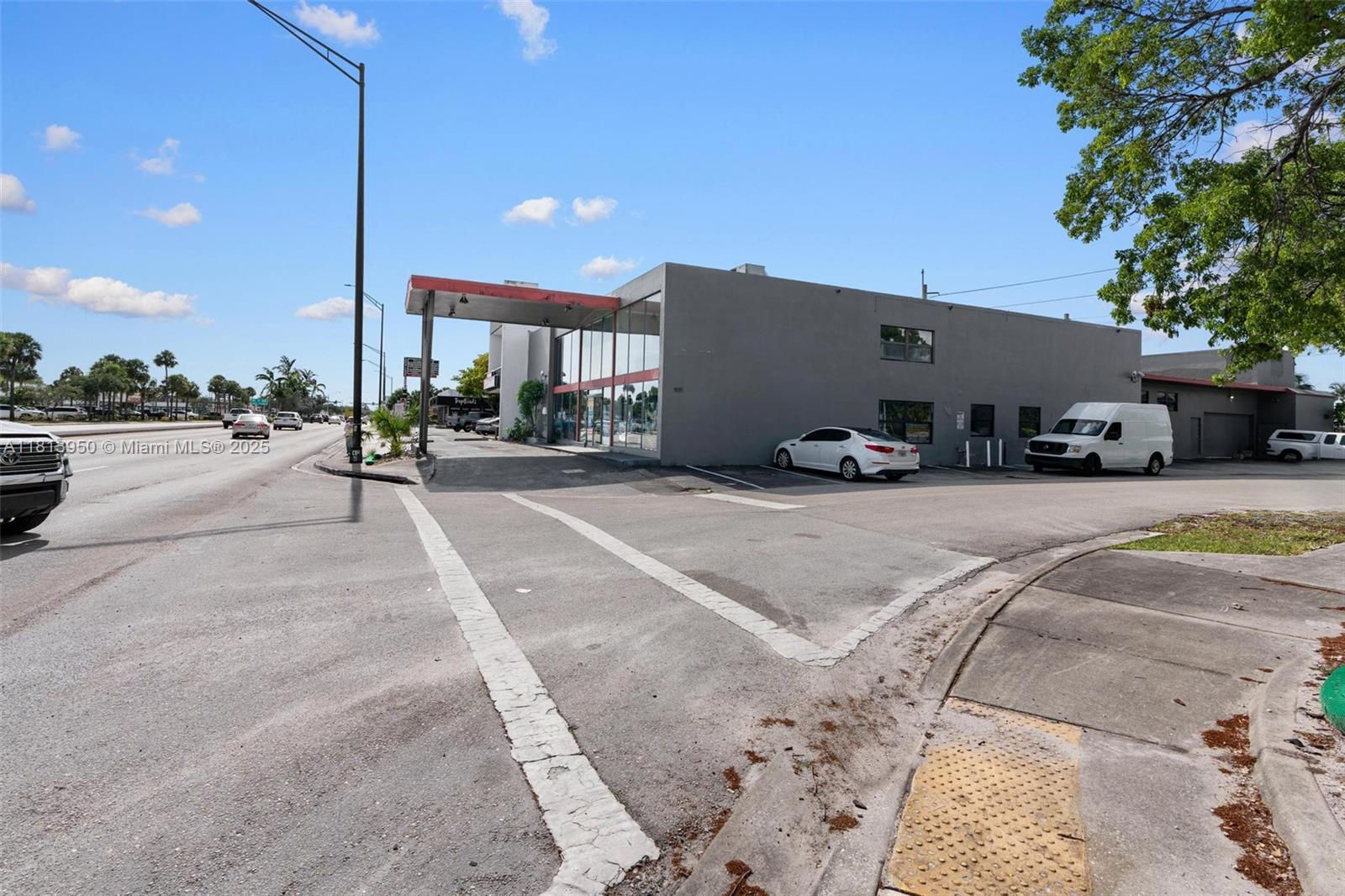 1500 E Commercial Blvd Property Photo 38