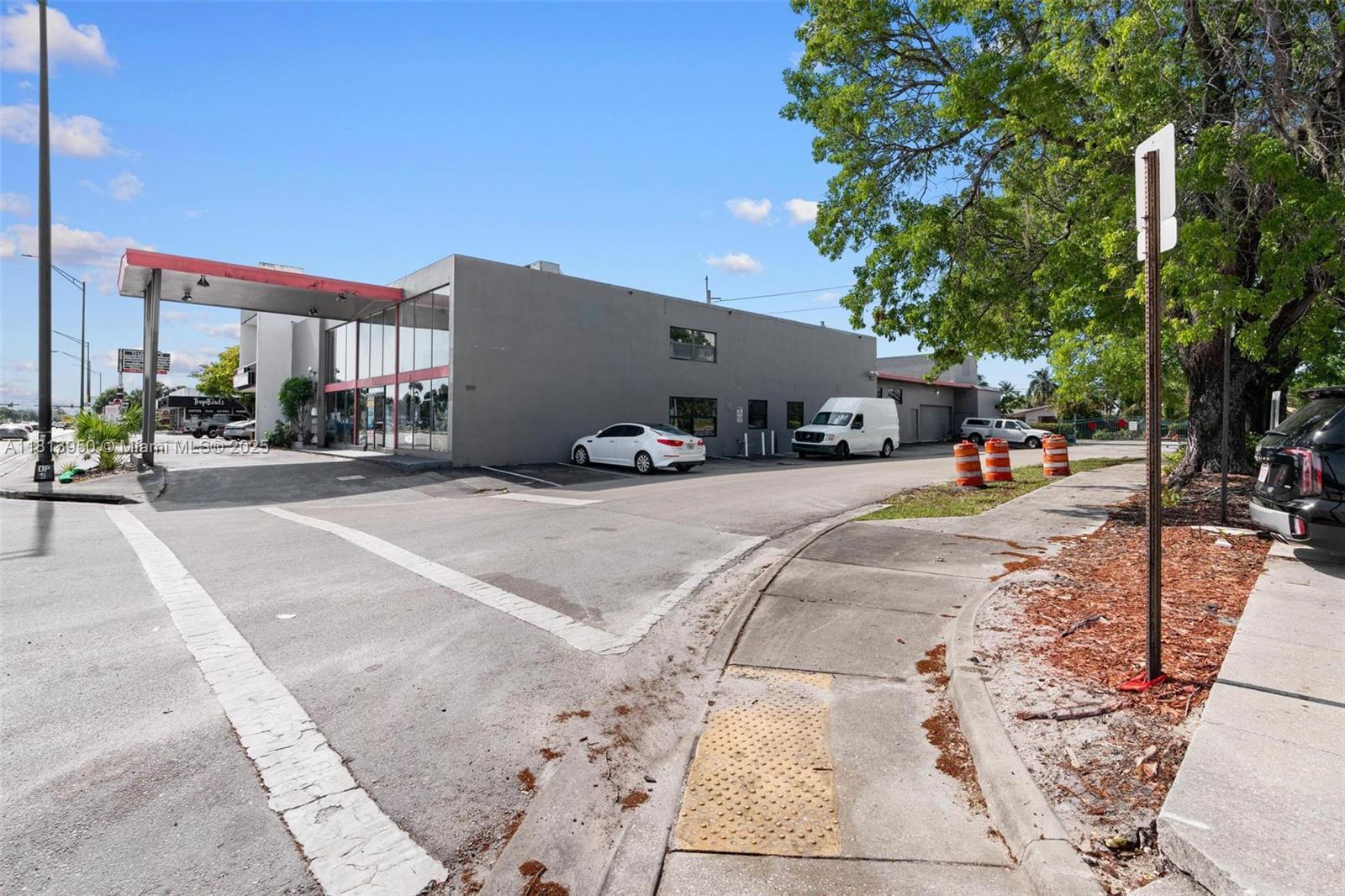 1500 E Commercial Blvd Property Photo 39