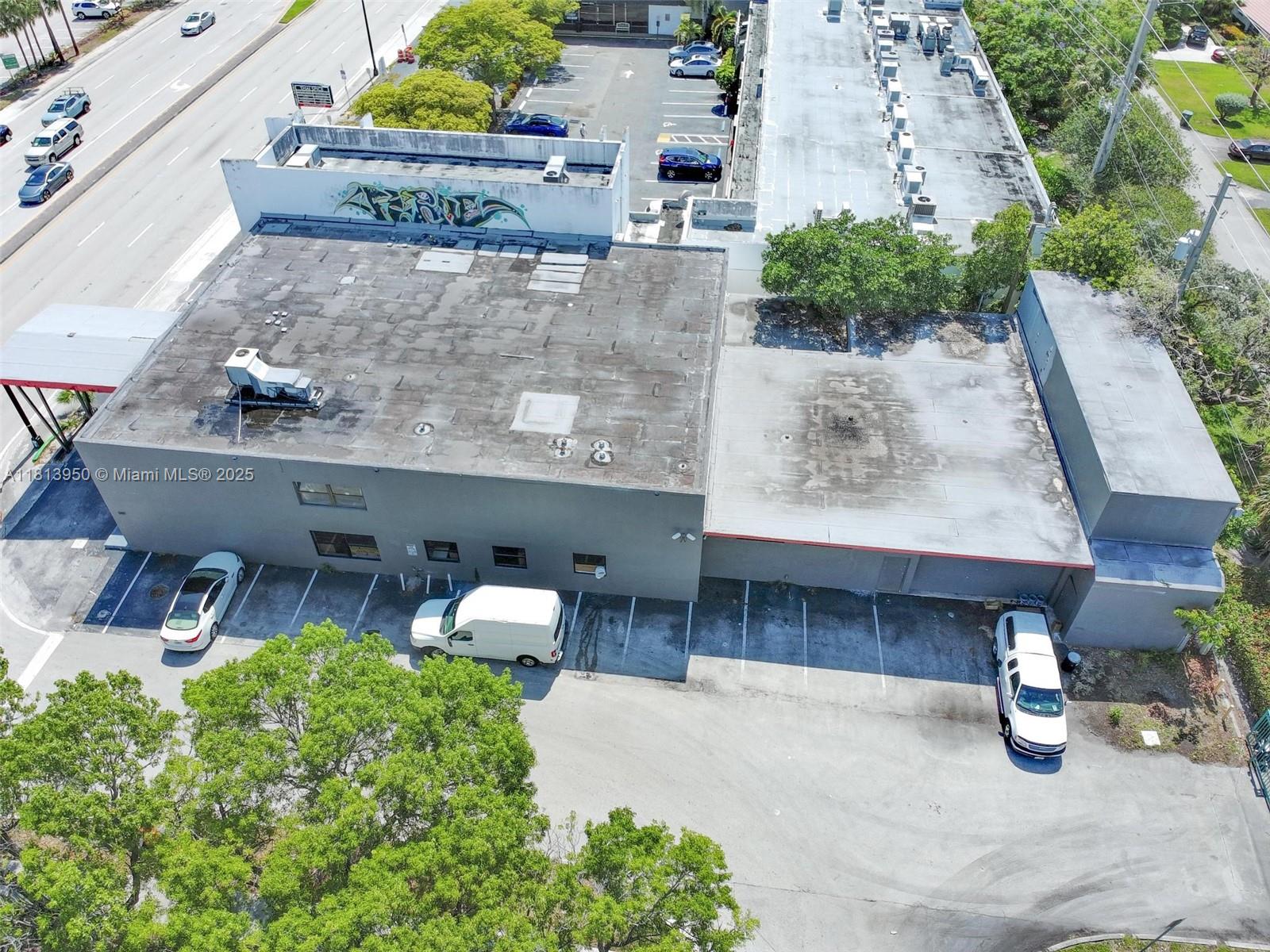 1500 E Commercial Blvd Property Photo 47