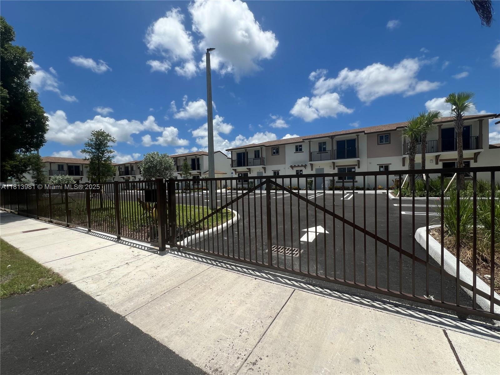 199 N Redland Rd B3 Property Photo 1