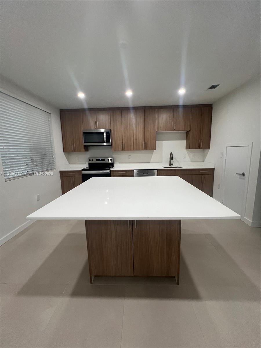 199 N Redland Rd B3 Property Photo 4