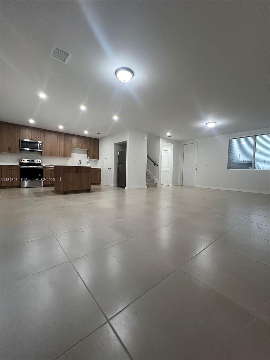 199 N Redland Rd B3 Property Photo 6