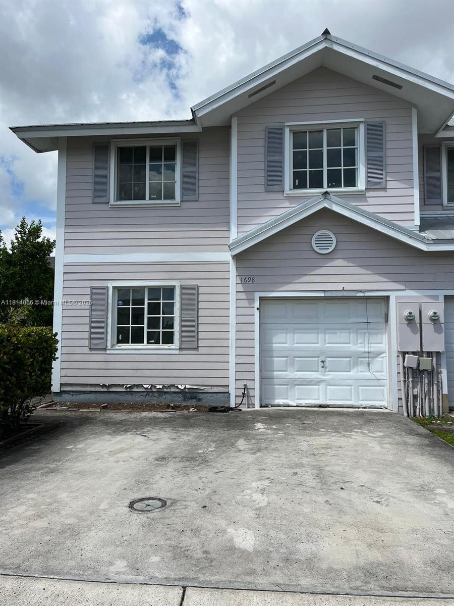 1698 SE 9th Ave Property Photo 1