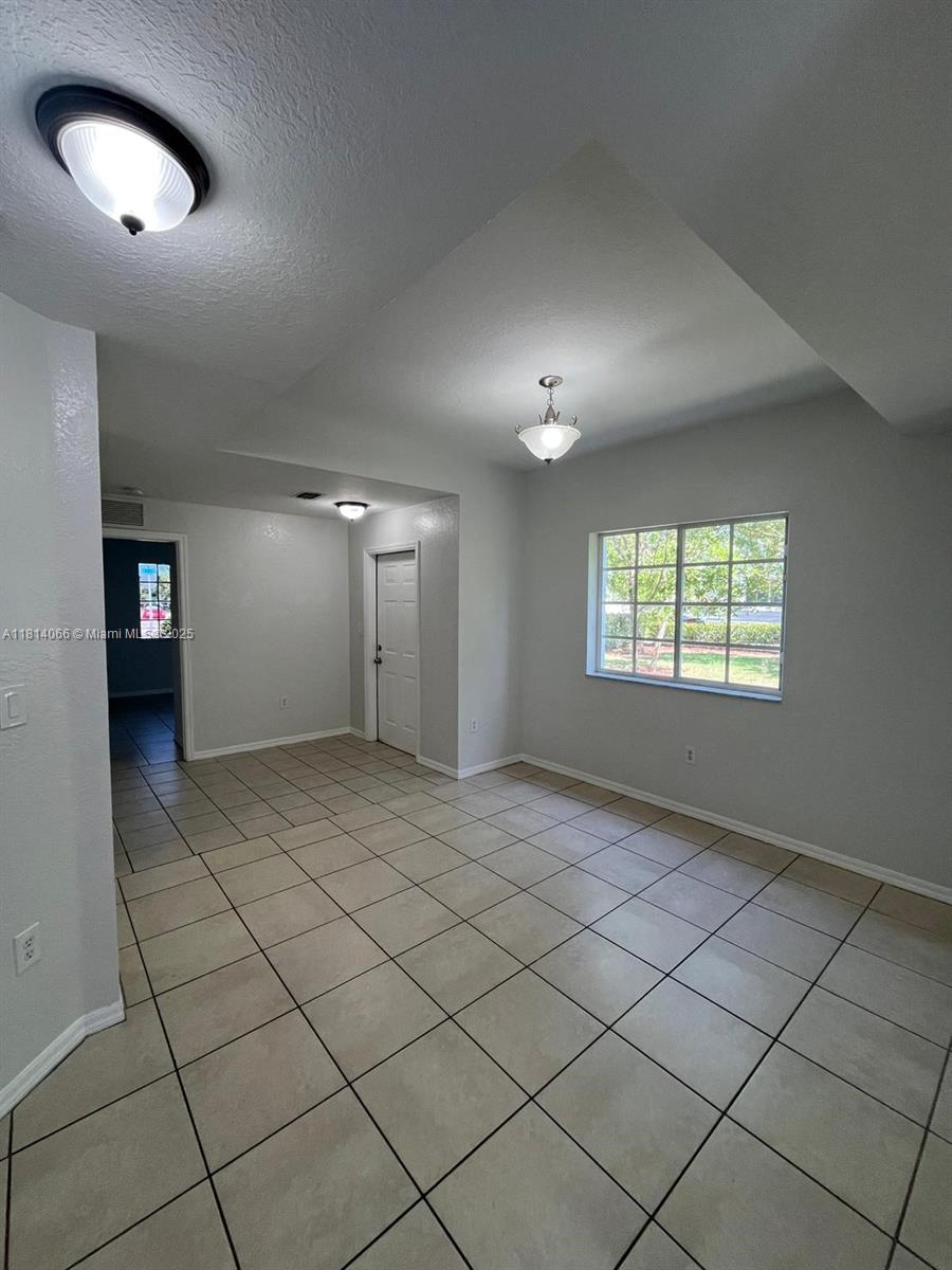 1698 Se 9th Ave Property Photo 6