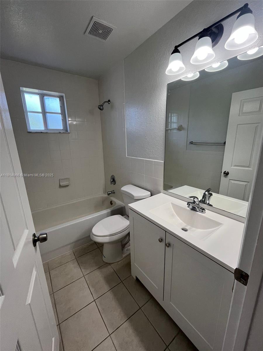 1698 Se 9th Ave Property Photo 7