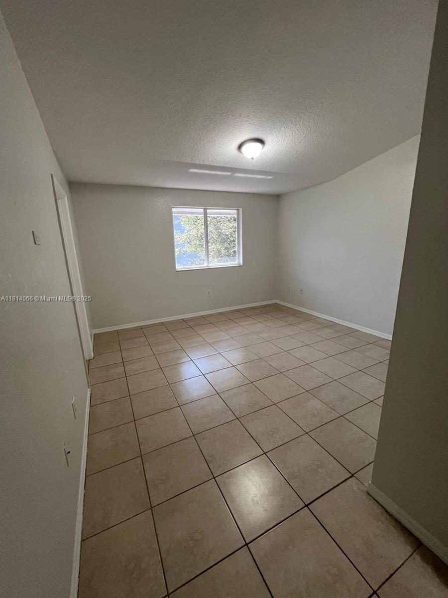 1698 Se 9th Ave Property Photo 10
