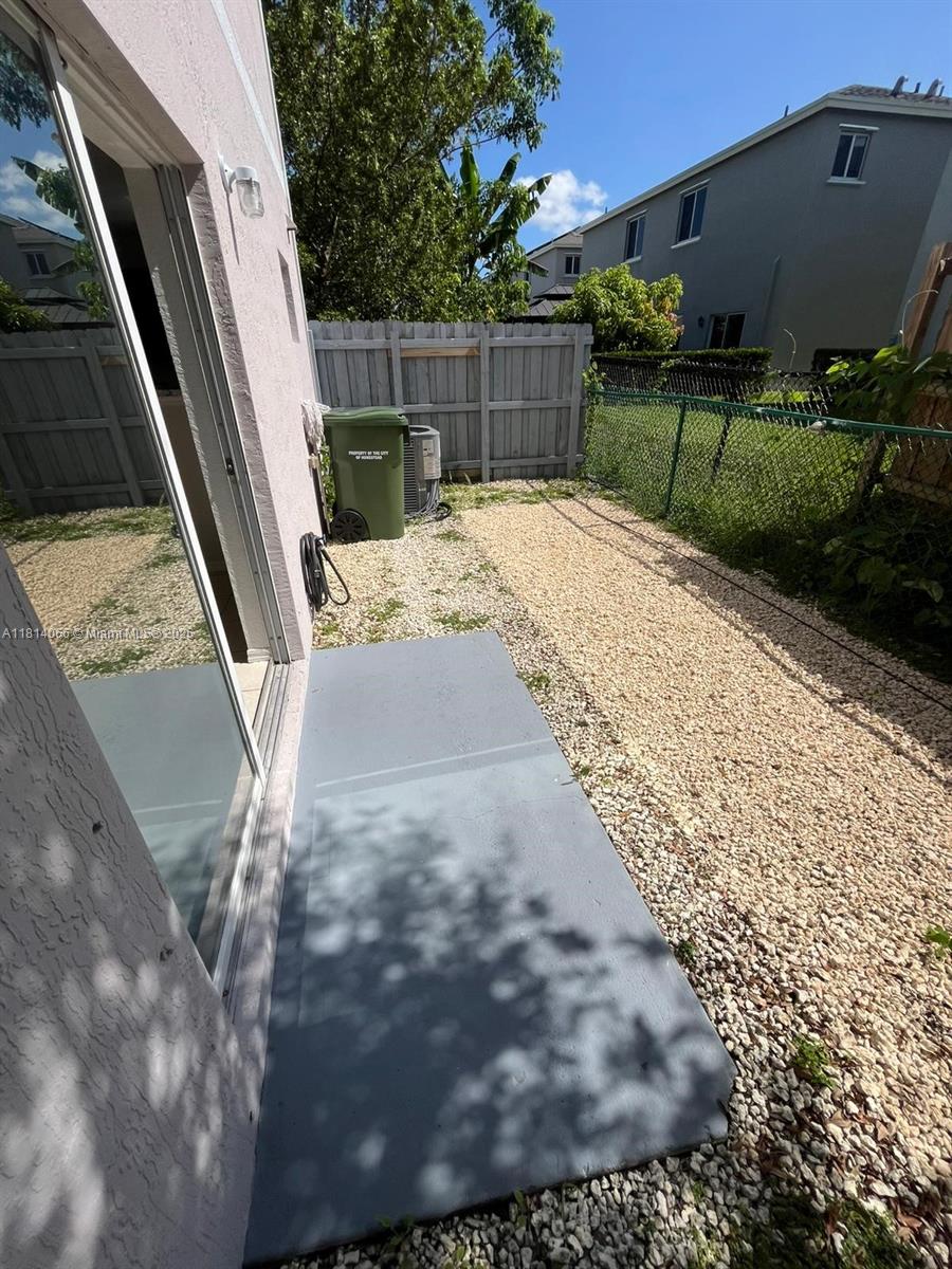 1698 Se 9th Ave Property Photo 14