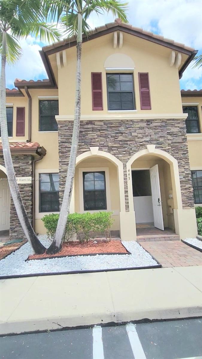 443 Se 32nd Ter Property Photo 3