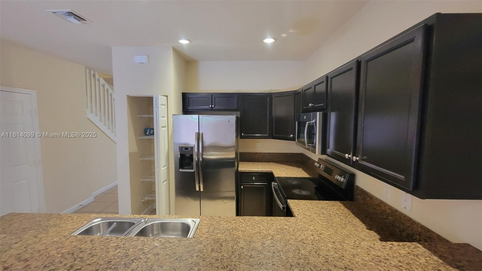 443 Se 32nd Ter Property Photo 8