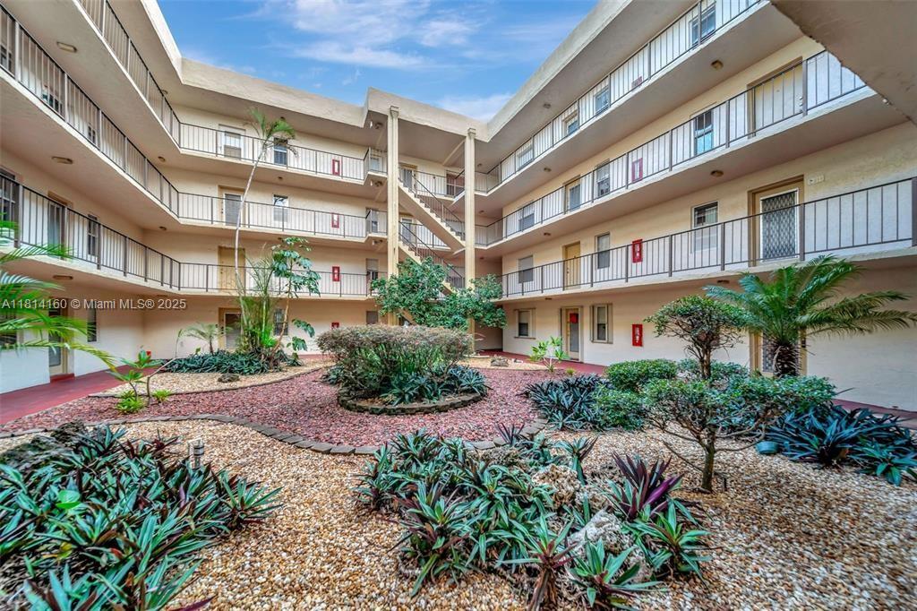 2801 Somerset Dr 201 Property Photo 1