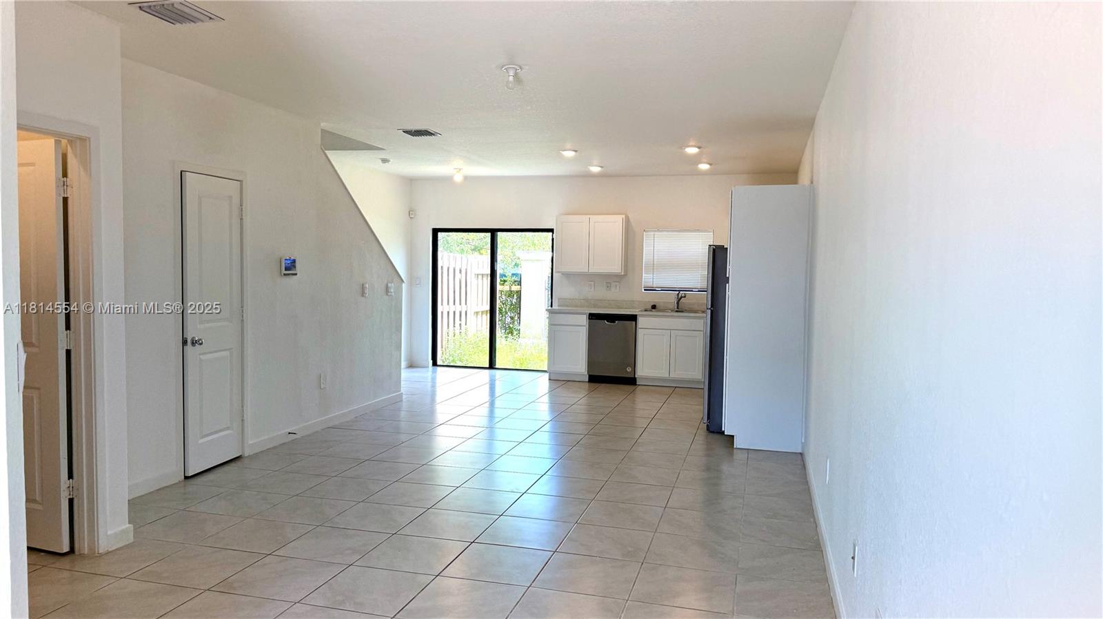 322 Ne 1st Dr Property Photo 1