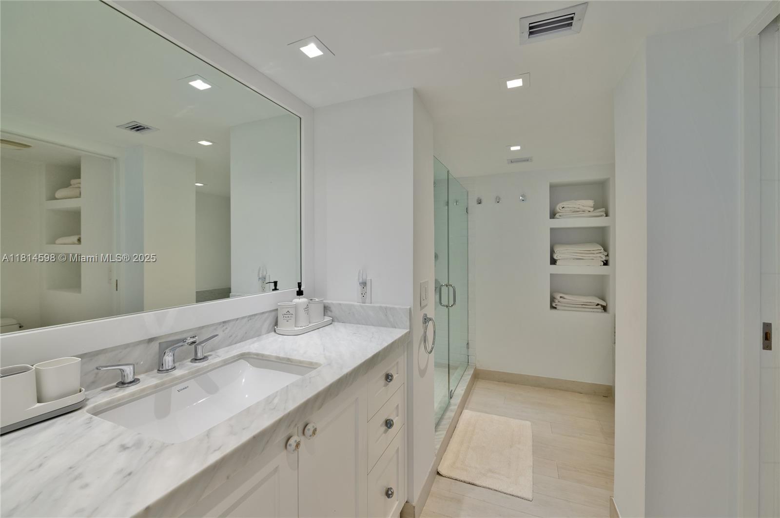 101 Crandon Blvd 480 Property Photo 16