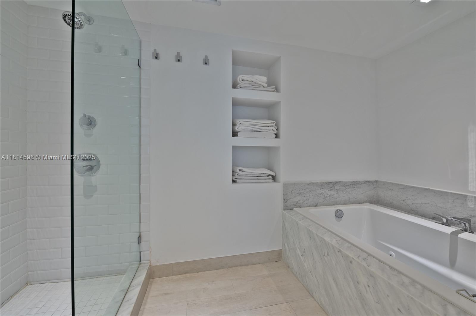 101 Crandon Blvd 480 Property Photo 17