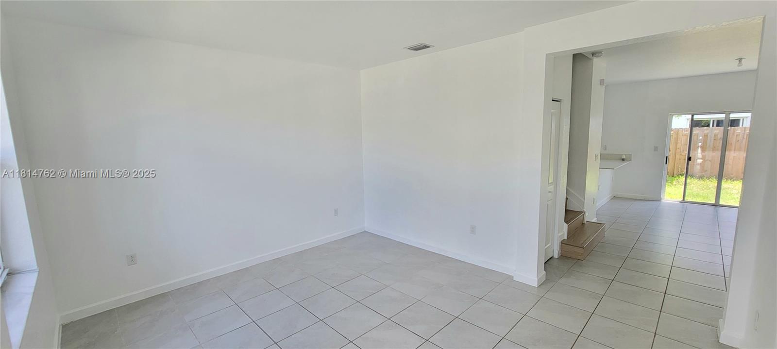 1737 Se 26th Ter 1737 Property Photo 3