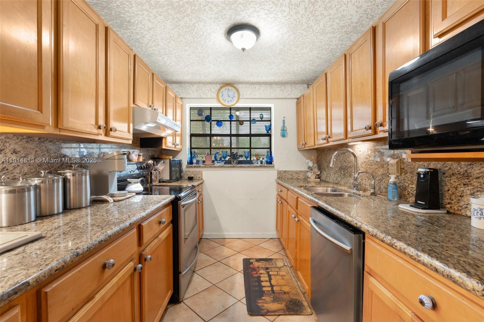 2472 Andros Ln Property Photo 6