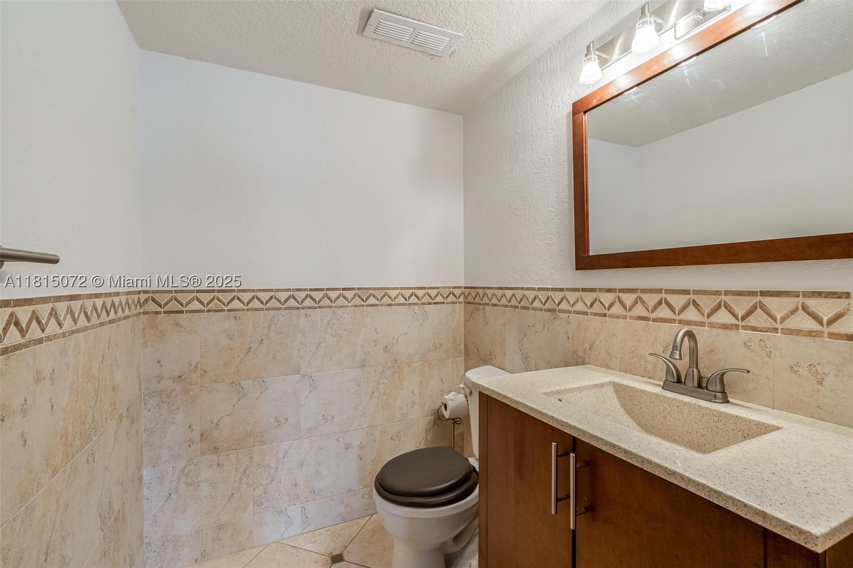 106 Lake Emerald Dr 210 Property Photo 14