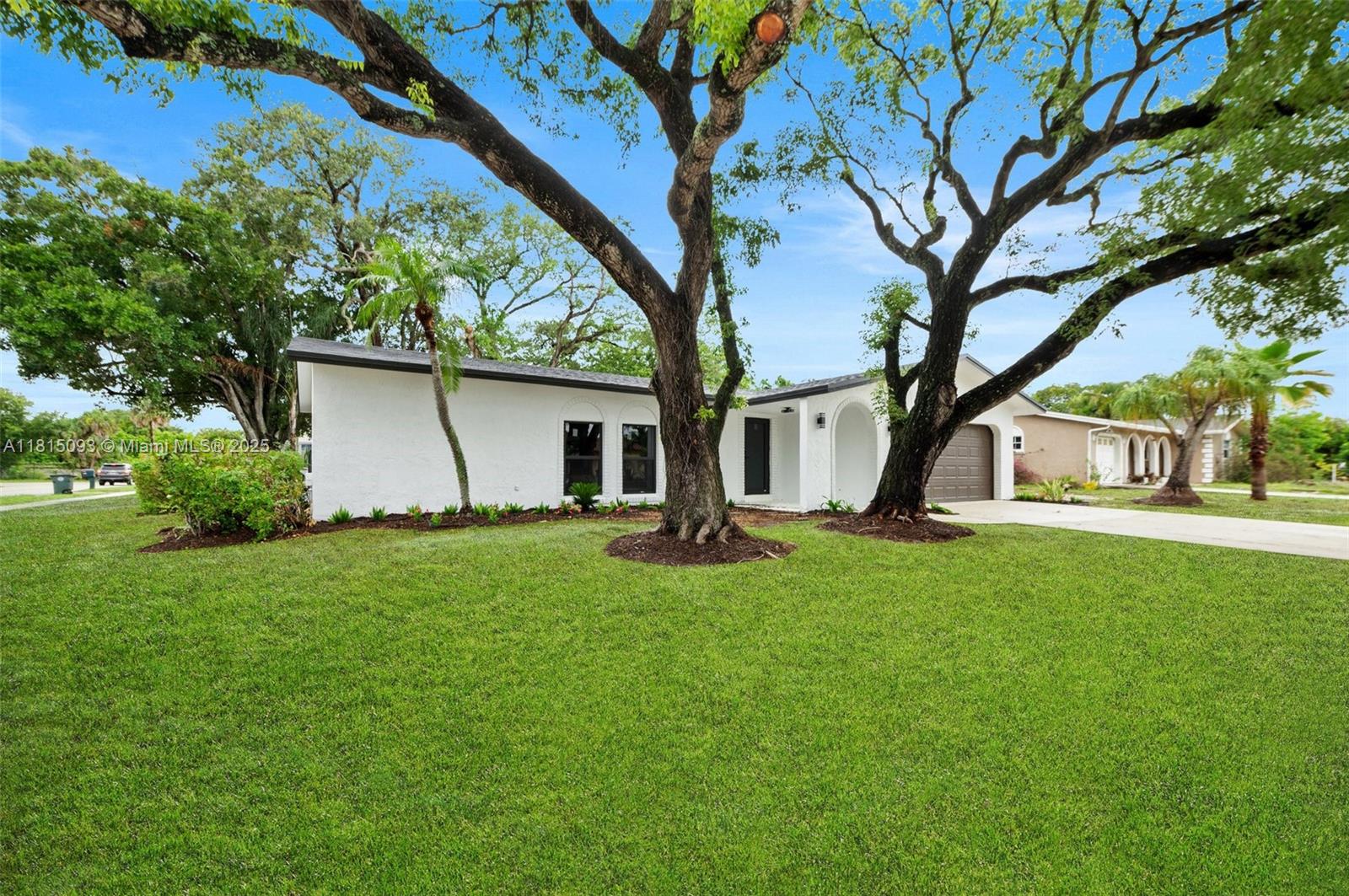 679 Sw 17th Ct Property Photo 1