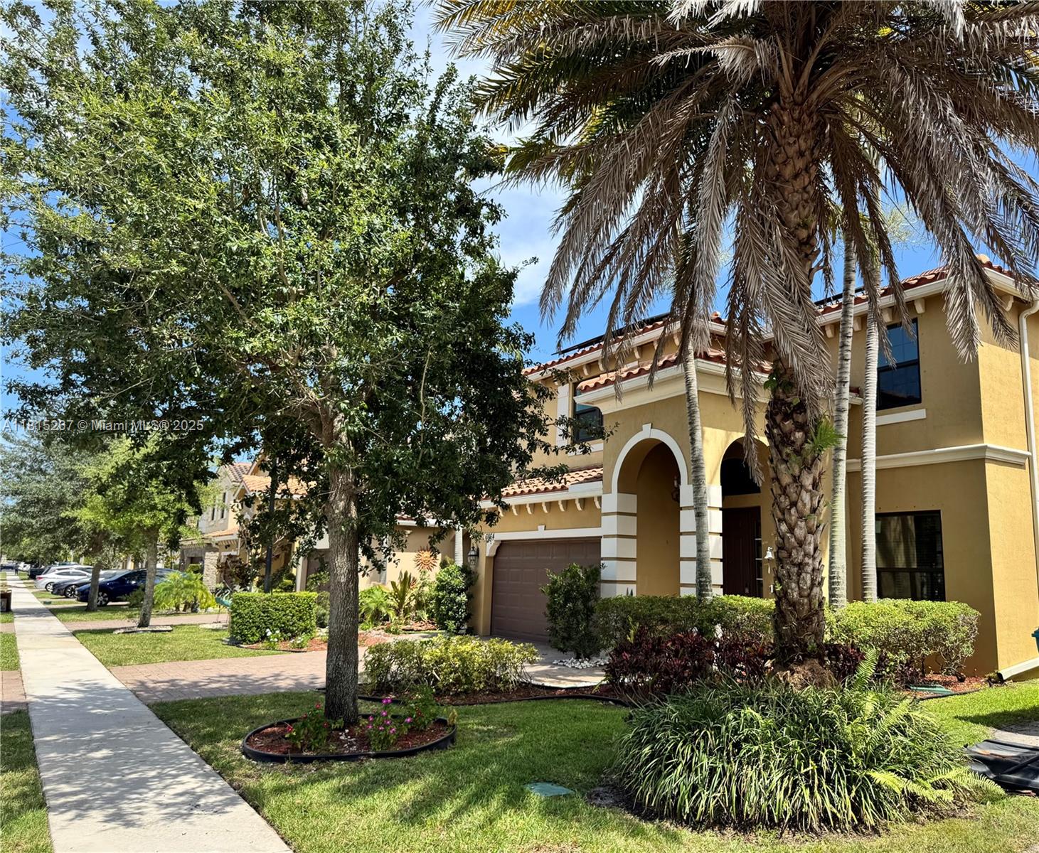 3864 Aspen Leaf Dr Property Photo 1