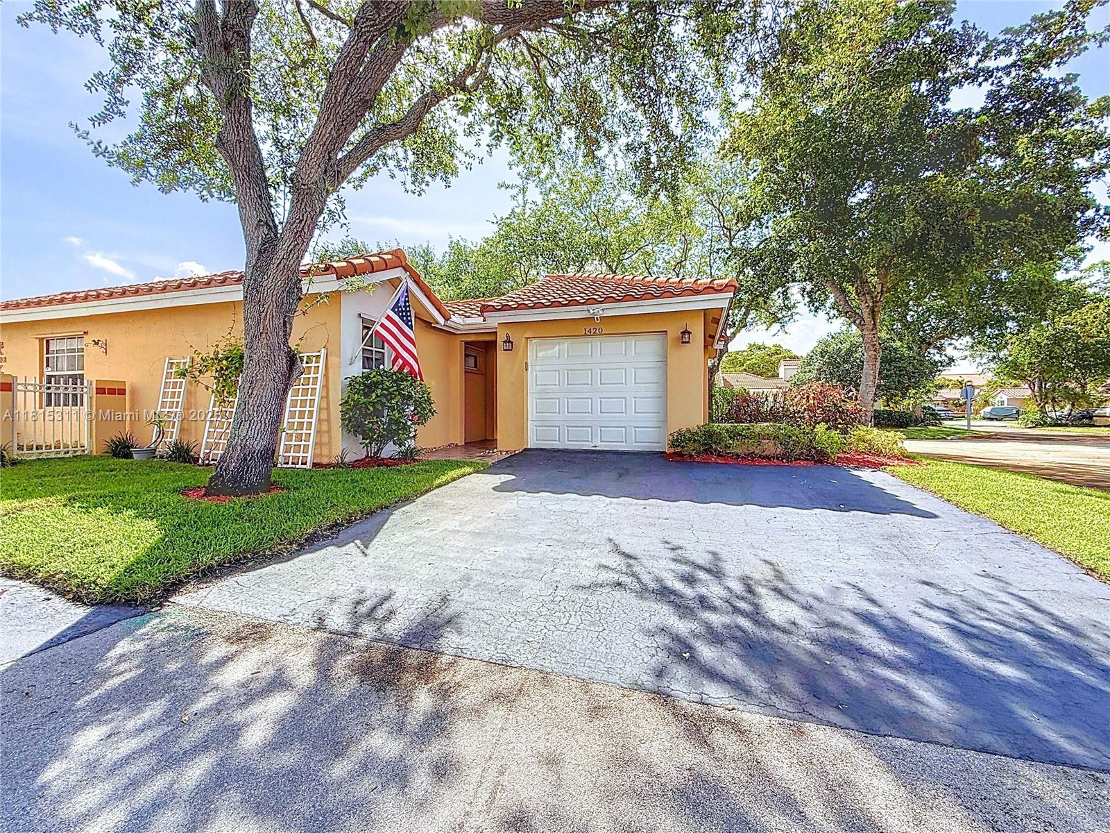 1420 Seagrape Cir Property Photo 1