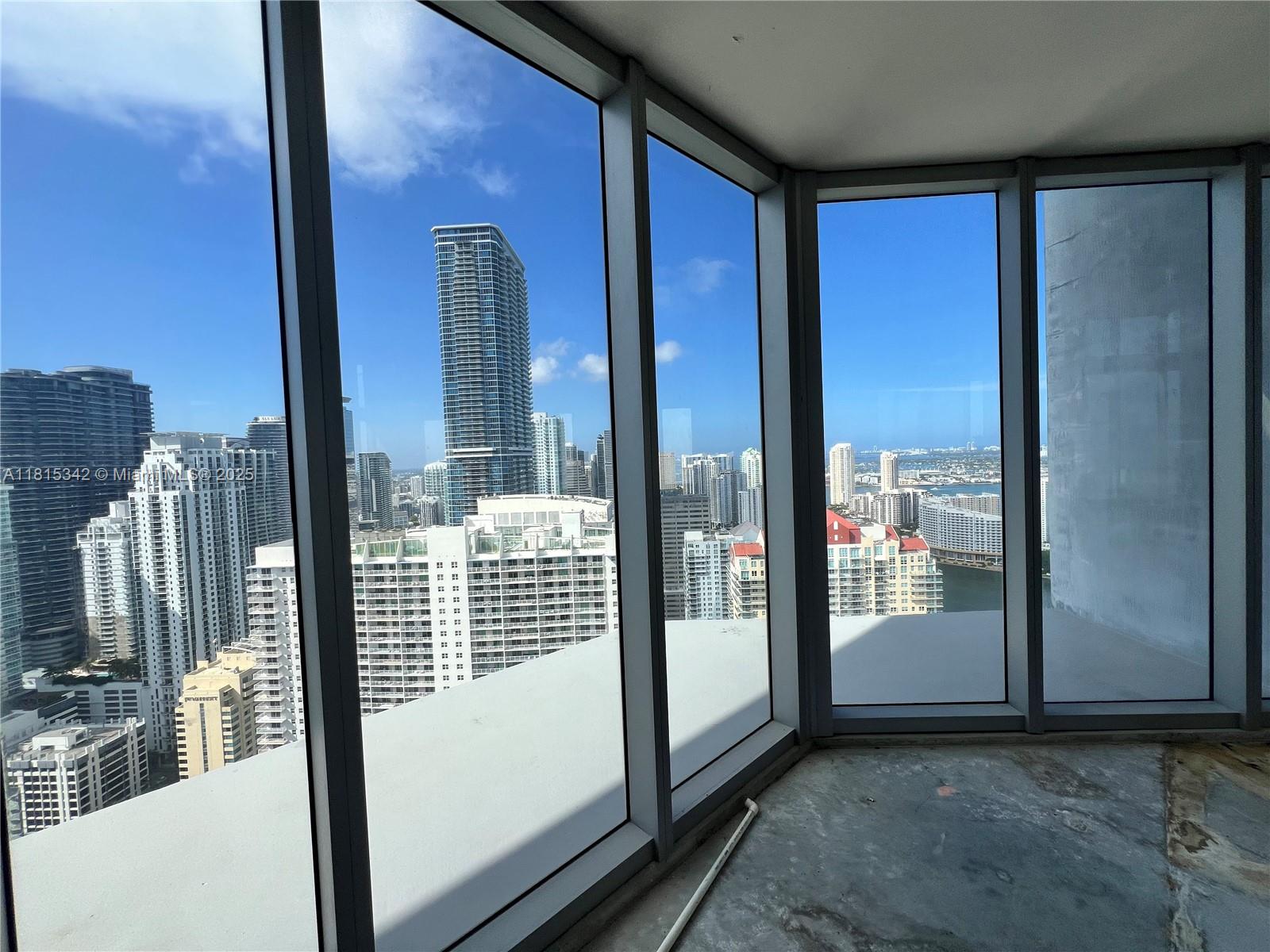 1300 Brickell Bay Dr Top Floor Property Photo 4