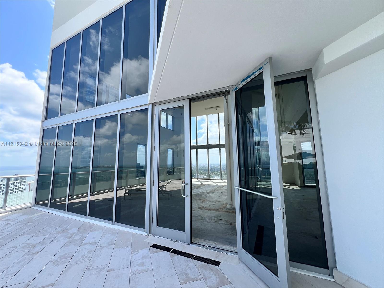 1300 Brickell Bay Dr Top Floor Property Photo 5