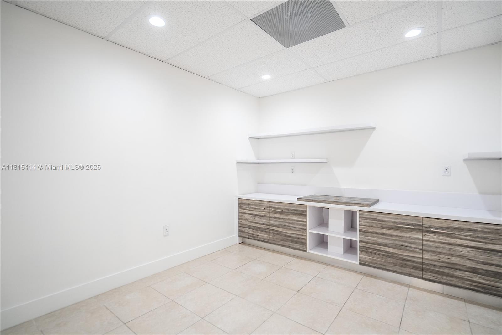 3119 Coral Way 3121a Property Photo 7
