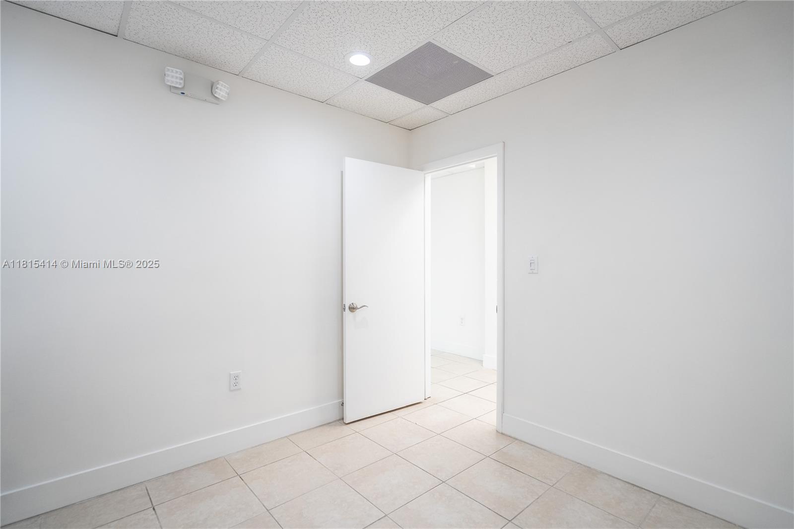 3119 Coral Way 3121a Property Photo 9