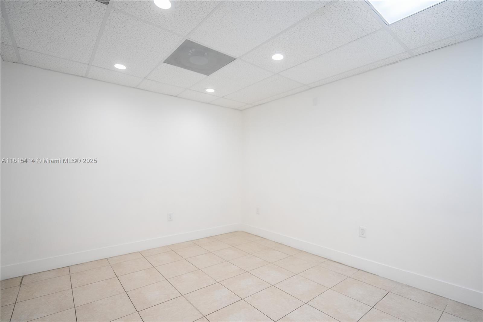 3119 Coral Way 3121a Property Photo 12