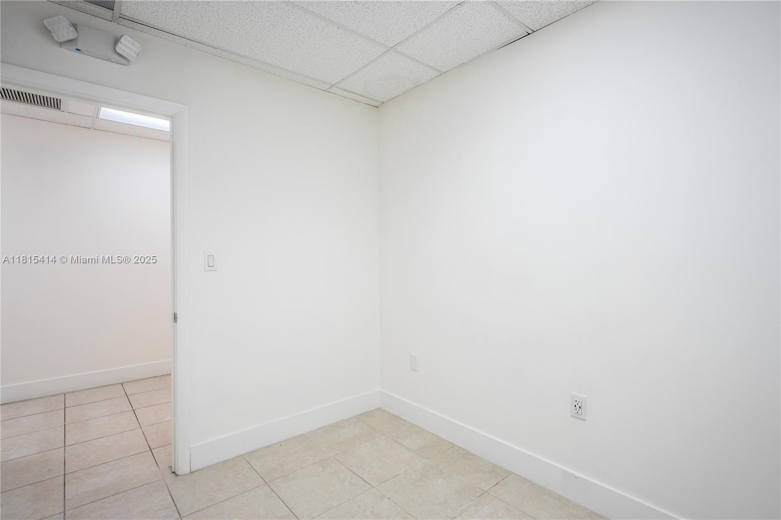 3119 Coral Way 3121a Property Photo 20