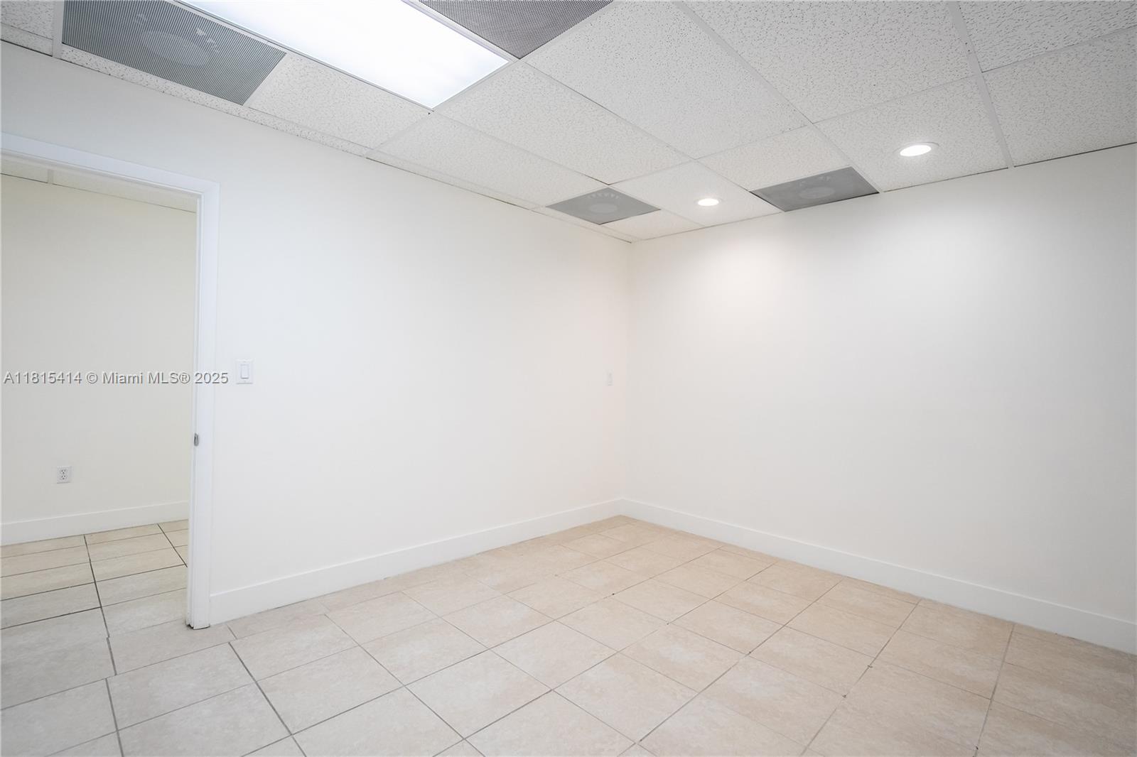 3119 Coral Way 3121a Property Photo 24