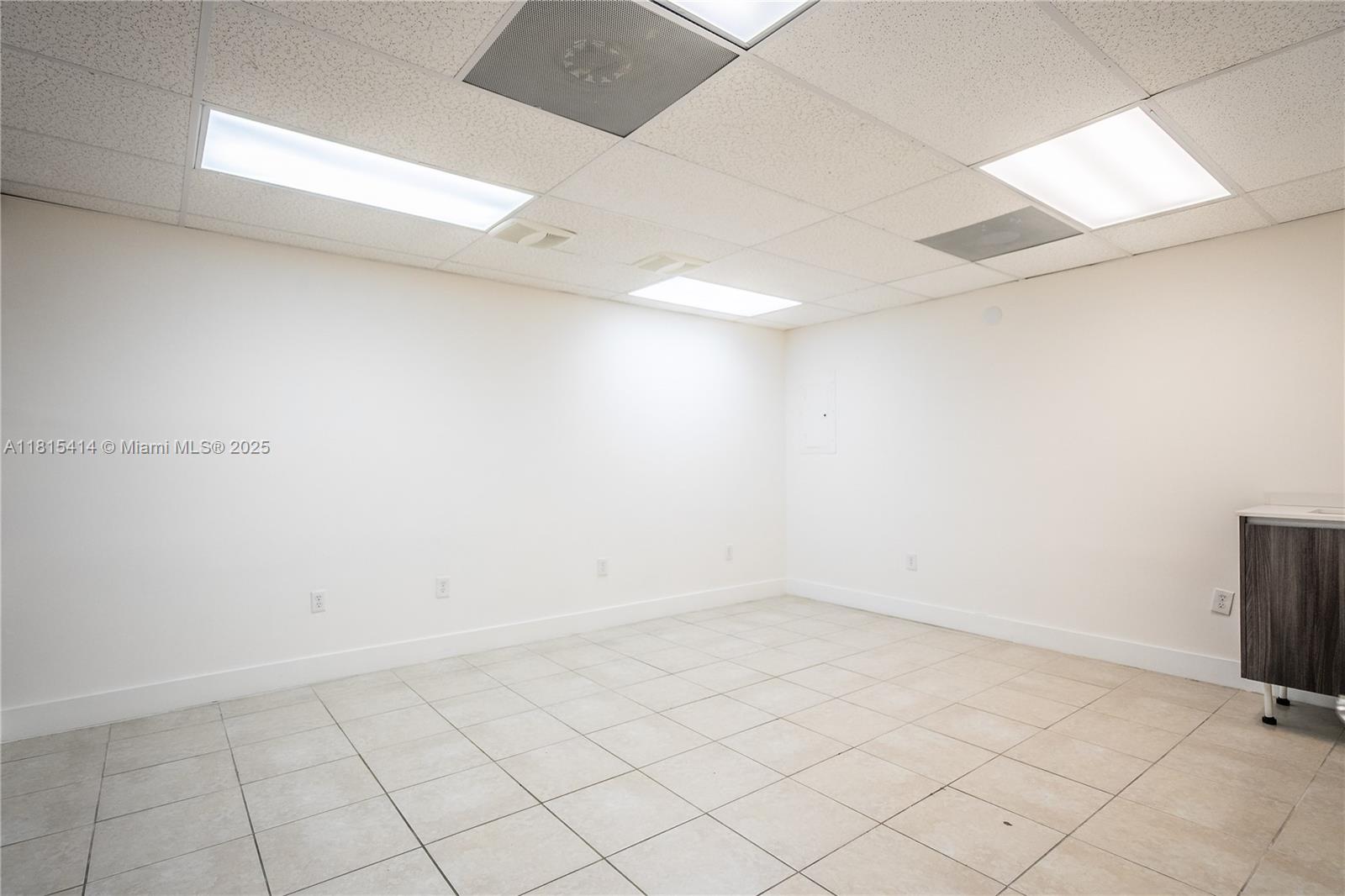3119 Coral Way 3121a Property Photo 31