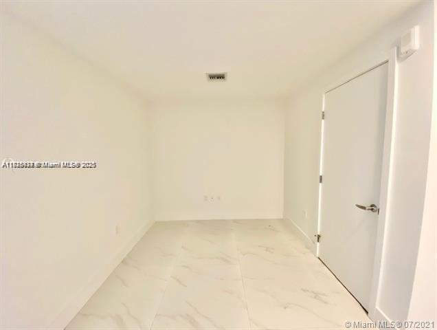 16385 Biscayne Blvd 702 Property Photo 3