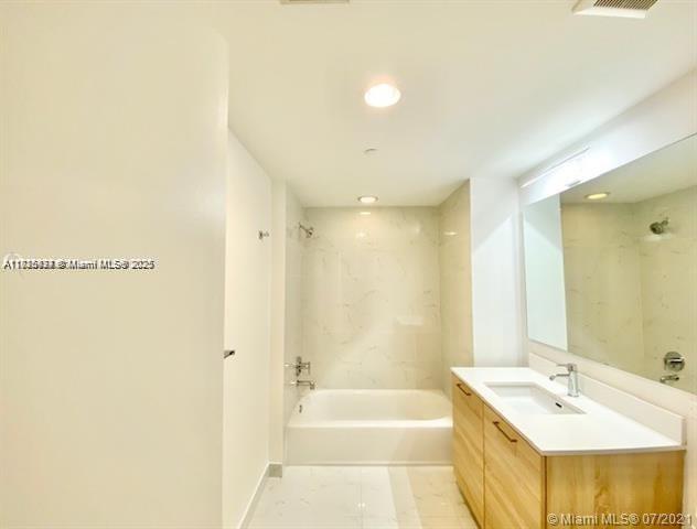 16385 Biscayne Blvd 702 Property Photo 6