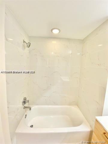 16385 Biscayne Blvd 702 Property Photo 7