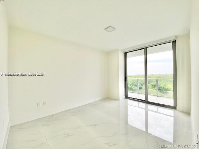 16385 Biscayne Blvd 702 Property Photo 21