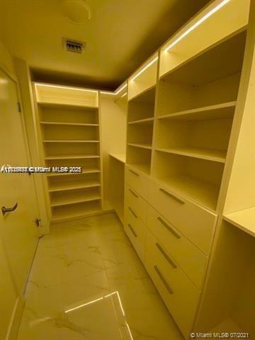 16385 Biscayne Blvd 702 Property Photo 27