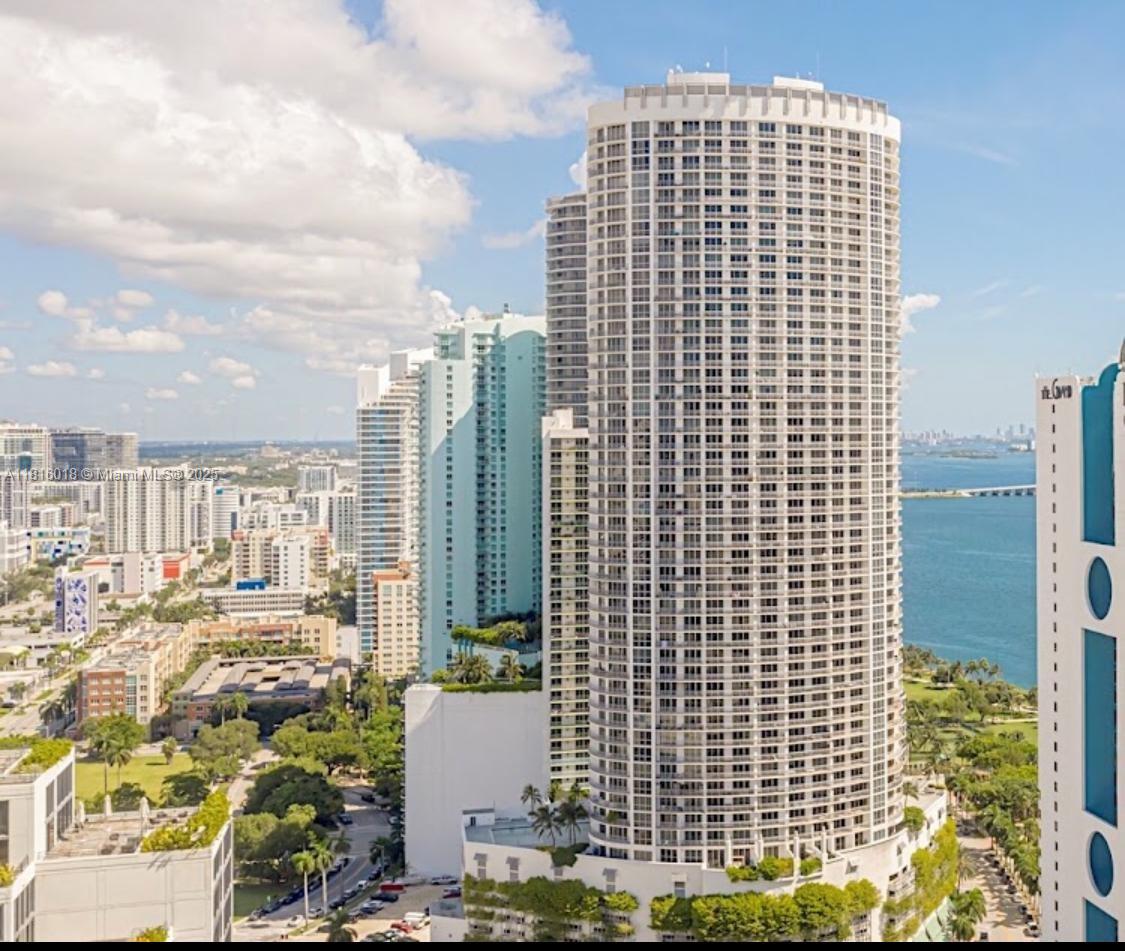 1750 N Bayshore Dr 5401 Property Photo 1